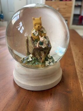 Winnie the Pooh Floral Snow Globe in Yellow and Green